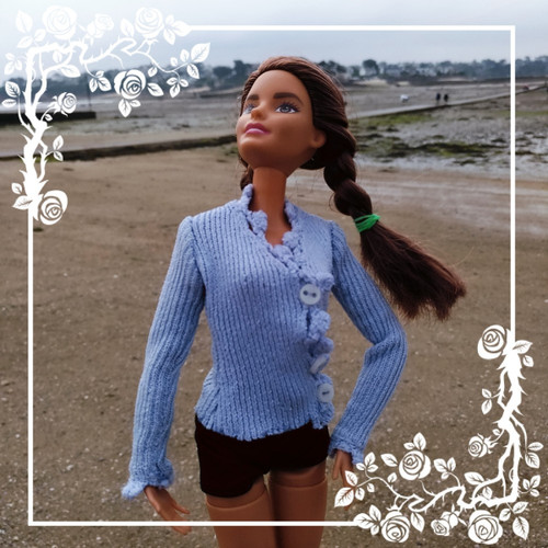 У этой кофточки повело застёжку, пришлось делать вид, что так и было задумано.